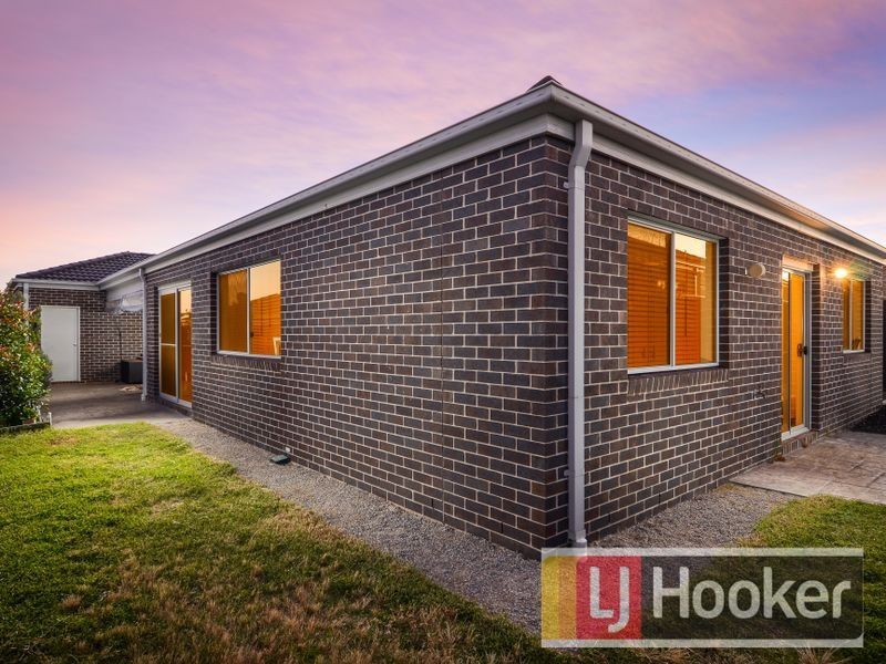 10 Jefferson Avenue, Cranbourne North VIC 3977