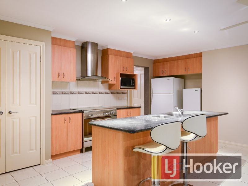 7 Canet Grove, Narre Warren South VIC 3805