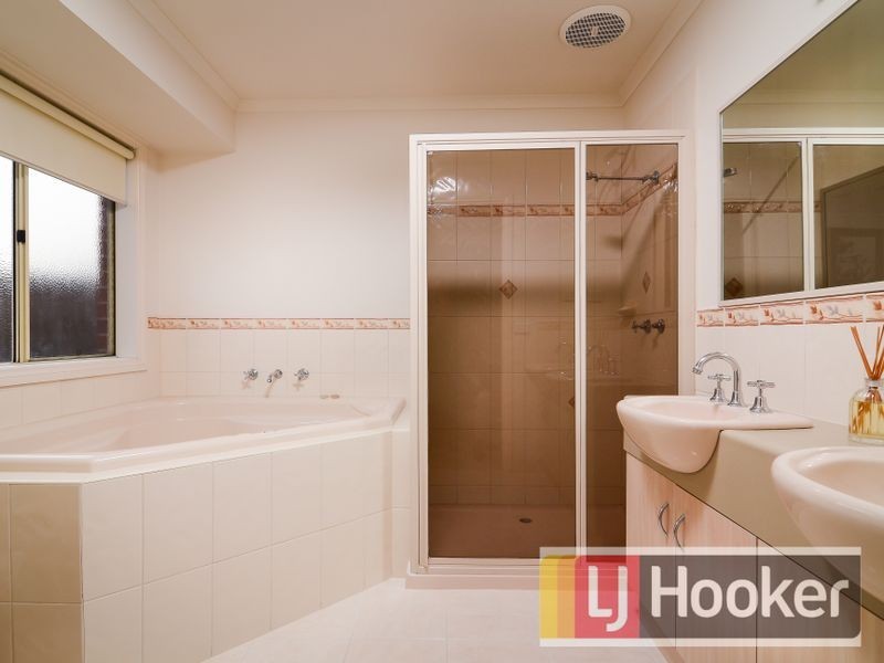 7 Canet Grove, Narre Warren South VIC 3805