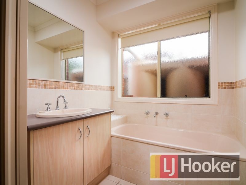 7 Canet Grove, Narre Warren South VIC 3805