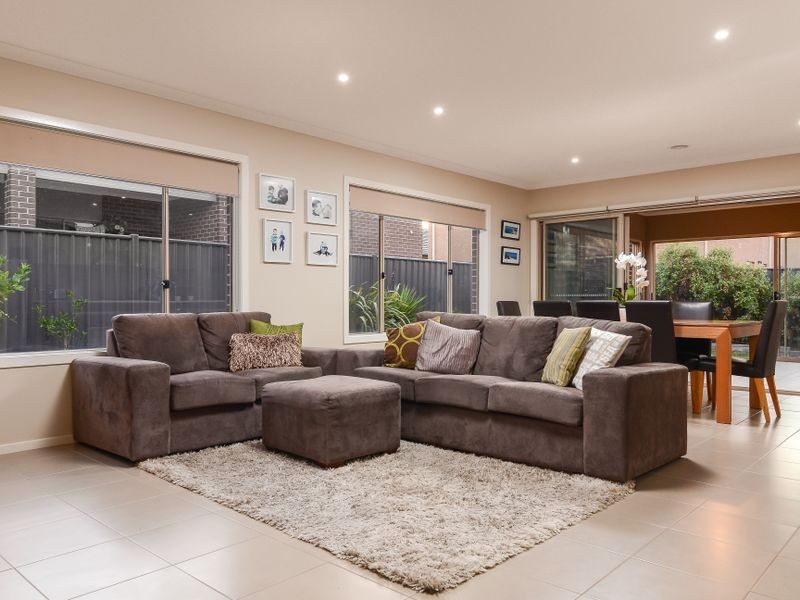 36 Abrus Circuit, Cranbourne North VIC 3977