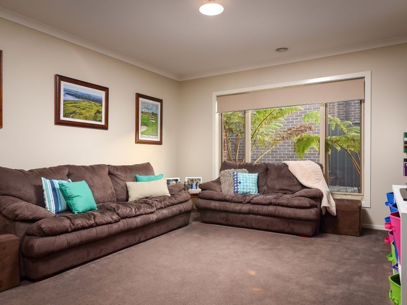 36 Abrus Circuit, Cranbourne North VIC 3977