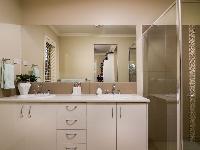 36 Abrus Circuit, Cranbourne North VIC 3977