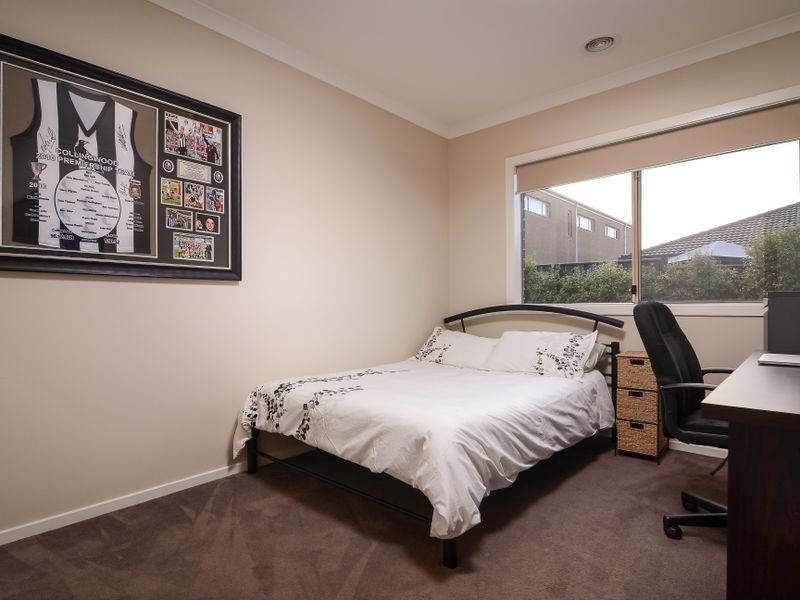36 Abrus Circuit, Cranbourne North VIC 3977