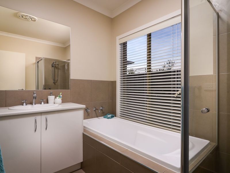 36 Abrus Circuit, Cranbourne North VIC 3977