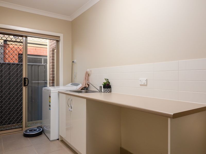 36 Abrus Circuit, Cranbourne North VIC 3977