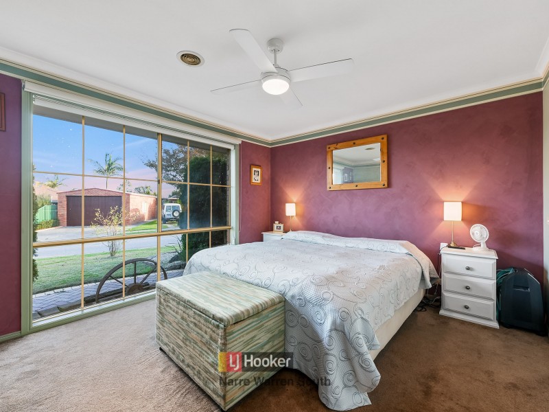 5 Loganberry Close, Cranbourne North VIC 3977