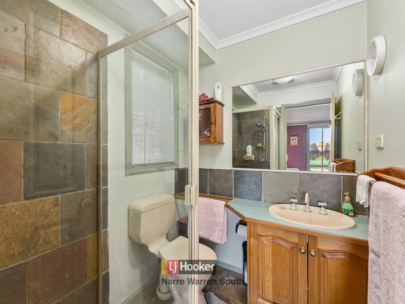 5 Loganberry Close, Cranbourne North VIC 3977