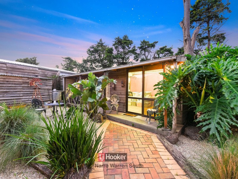 5 Loganberry Close, Cranbourne North VIC 3977