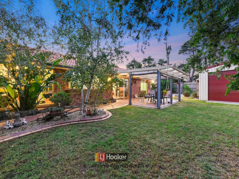 5 Loganberry Close, Cranbourne North VIC 3977