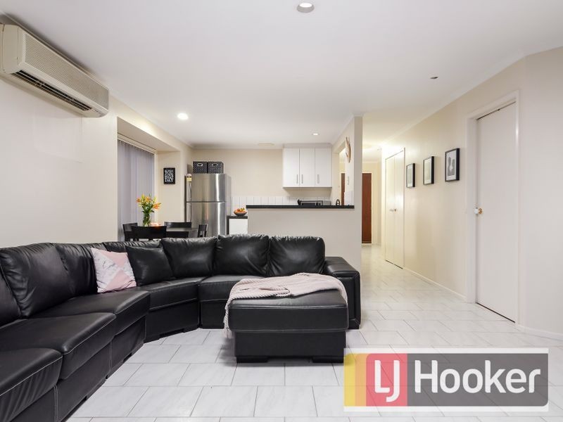 2 Bill Place, Hampton Park VIC 3976