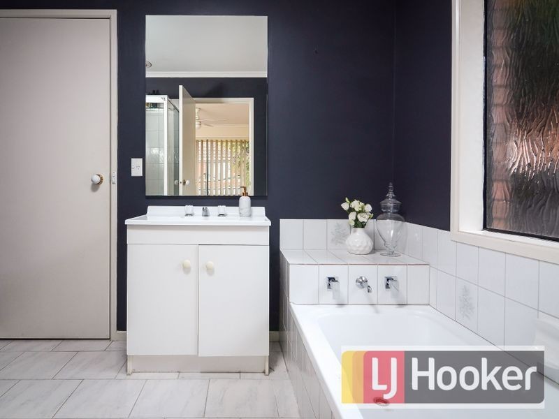 2 Bill Place, Hampton Park VIC 3976