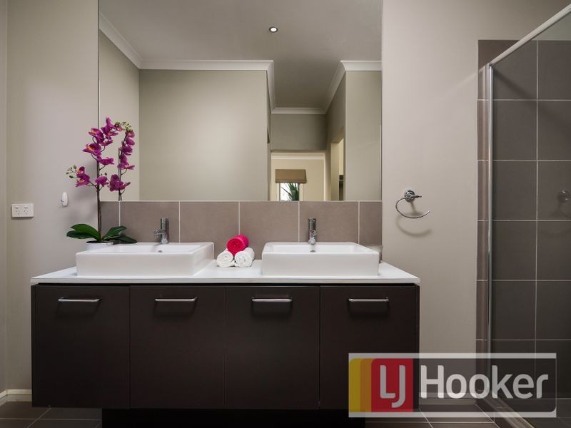 5 Grassland Crescent, Officer VIC 3809