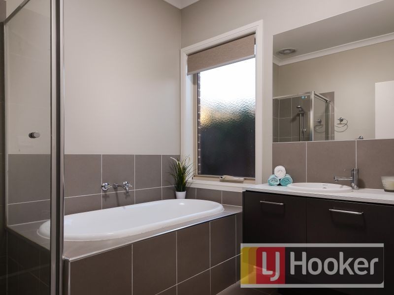 5 Grassland Crescent, Officer VIC 3809