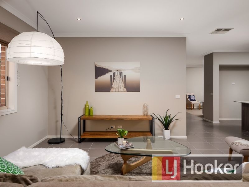 5 Grassland Crescent, Officer VIC 3809