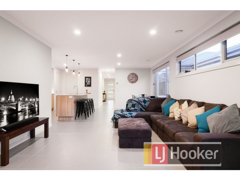 152 Lineham Drive, Cranbourne East VIC 3977