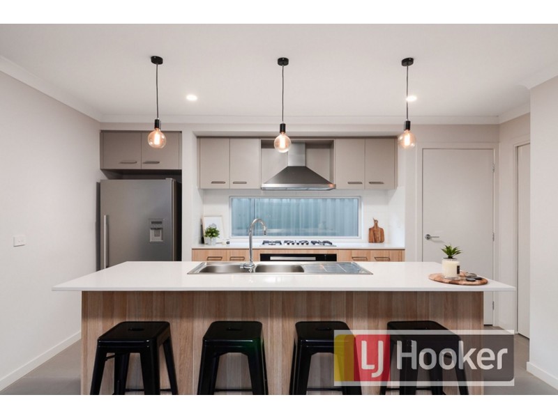 152 Lineham Drive, Cranbourne East VIC 3977