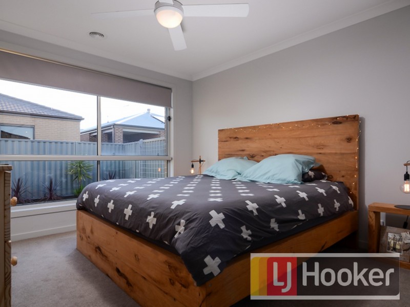 152 Lineham Drive, Cranbourne East VIC 3977