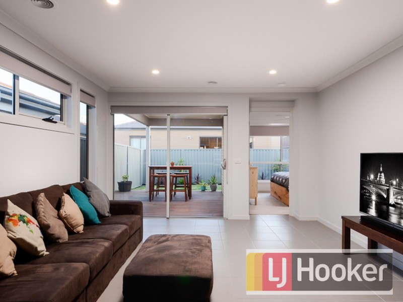 152 Lineham Drive, Cranbourne East VIC 3977