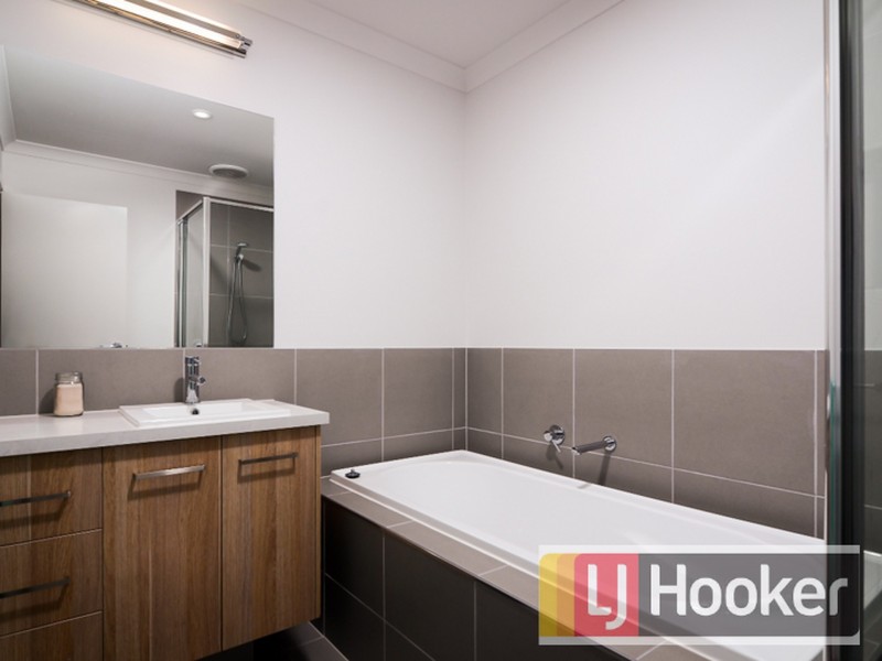 152 Lineham Drive, Cranbourne East VIC 3977