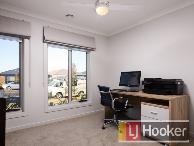 152 Lineham Drive, Cranbourne East VIC 3977