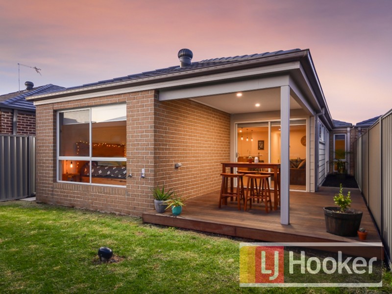 152 Lineham Drive, Cranbourne East VIC 3977