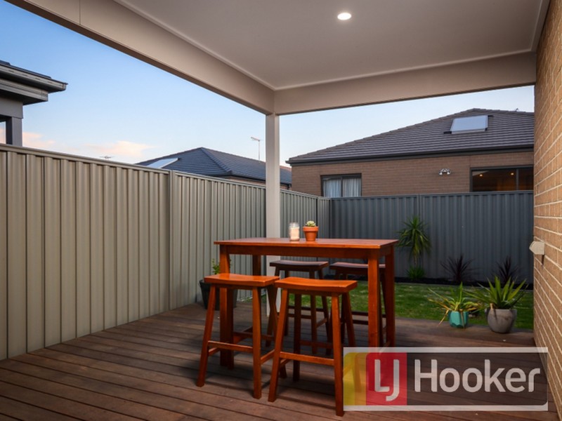 152 Lineham Drive, Cranbourne East VIC 3977