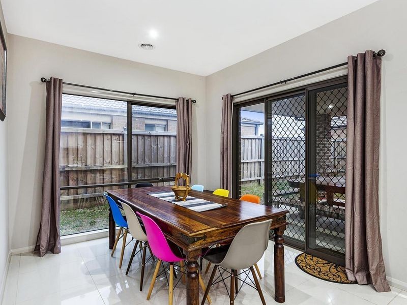 52 Linden Tree Way, Cranbourne North VIC 3977