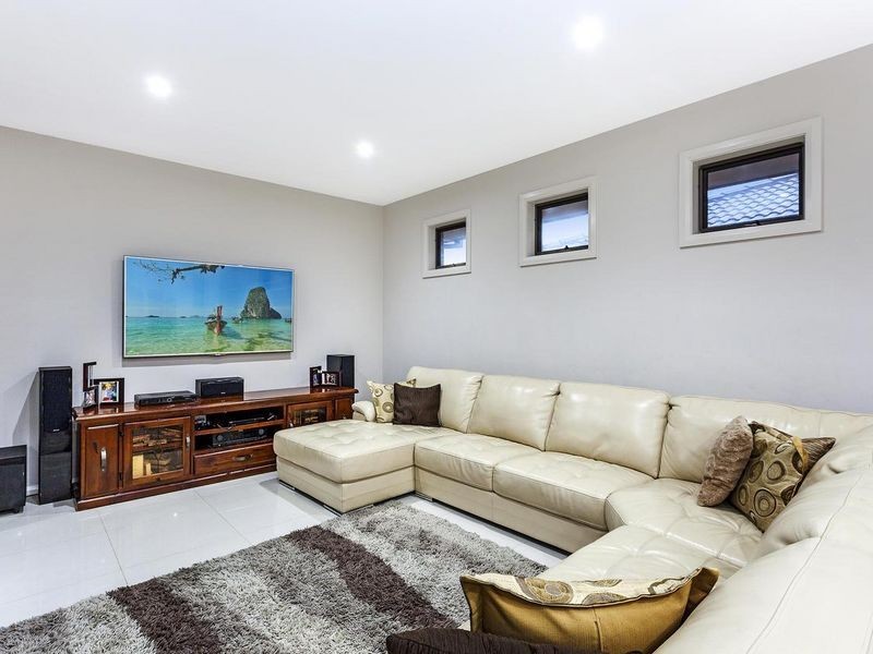 52 Linden Tree Way, Cranbourne North VIC 3977