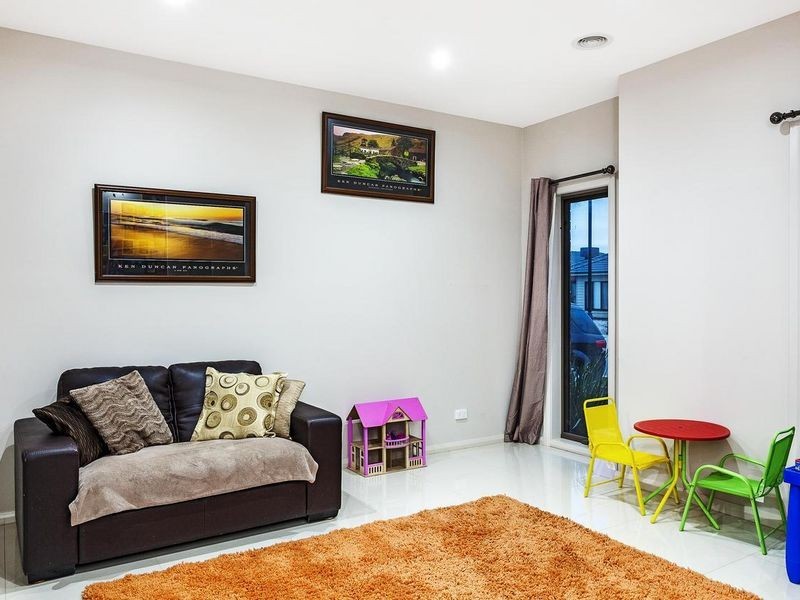 52 Linden Tree Way, Cranbourne North VIC 3977