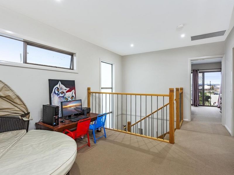 52 Linden Tree Way, Cranbourne North VIC 3977