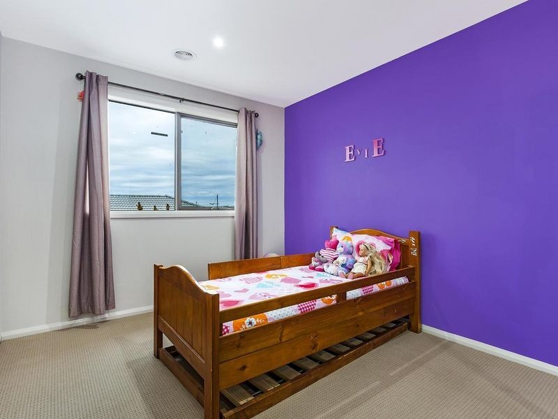 52 Linden Tree Way, Cranbourne North VIC 3977