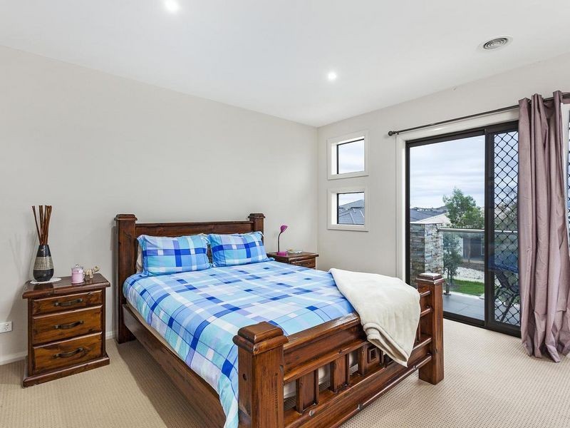 52 Linden Tree Way, Cranbourne North VIC 3977