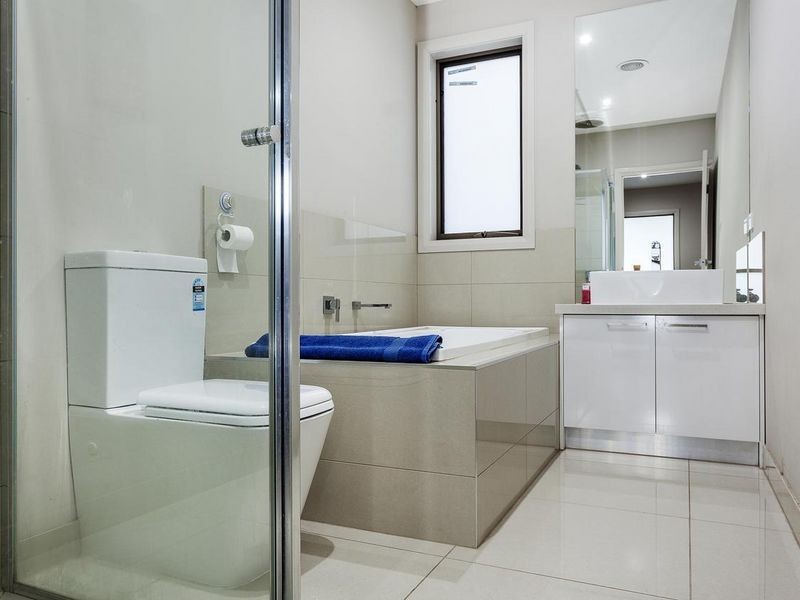 52 Linden Tree Way, Cranbourne North VIC 3977