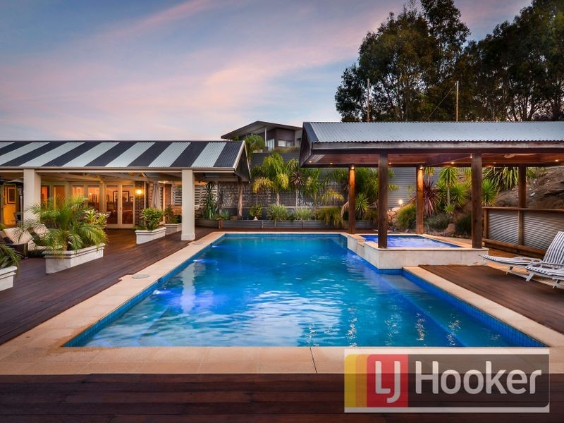 13-14 Waterford Close, Narre Warren North VIC 3804