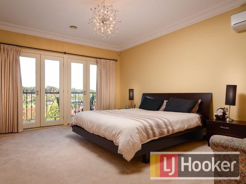 13-14 Waterford Close, Narre Warren North VIC 3804