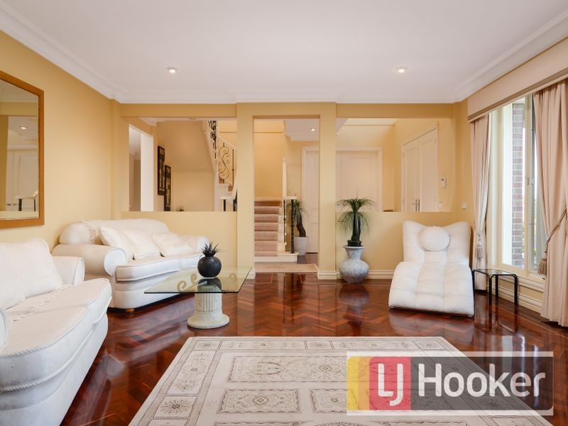 13-14 Waterford Close, Narre Warren North VIC 3804