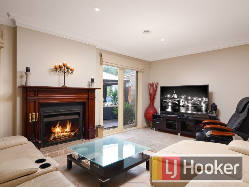 13-14 Waterford Close, Narre Warren North VIC 3804