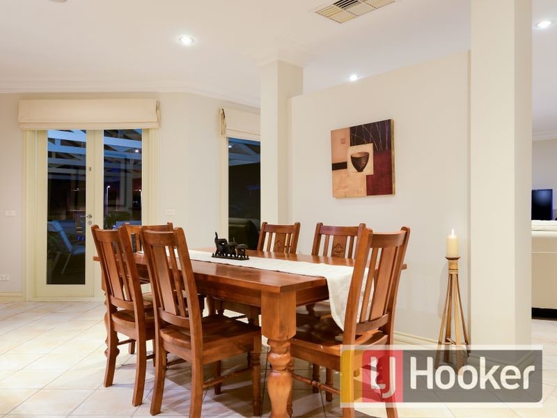 13-14 Waterford Close, Narre Warren North VIC 3804