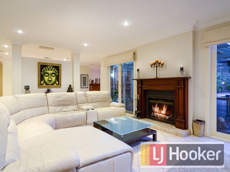 13-14 Waterford Close, Narre Warren North VIC 3804