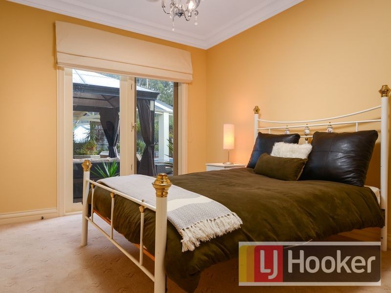 13-14 Waterford Close, Narre Warren North VIC 3804