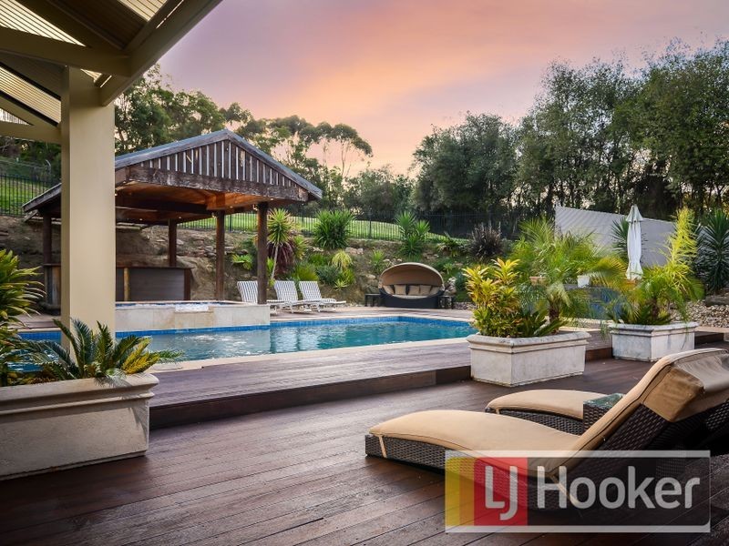 13-14 Waterford Close, Narre Warren North VIC 3804