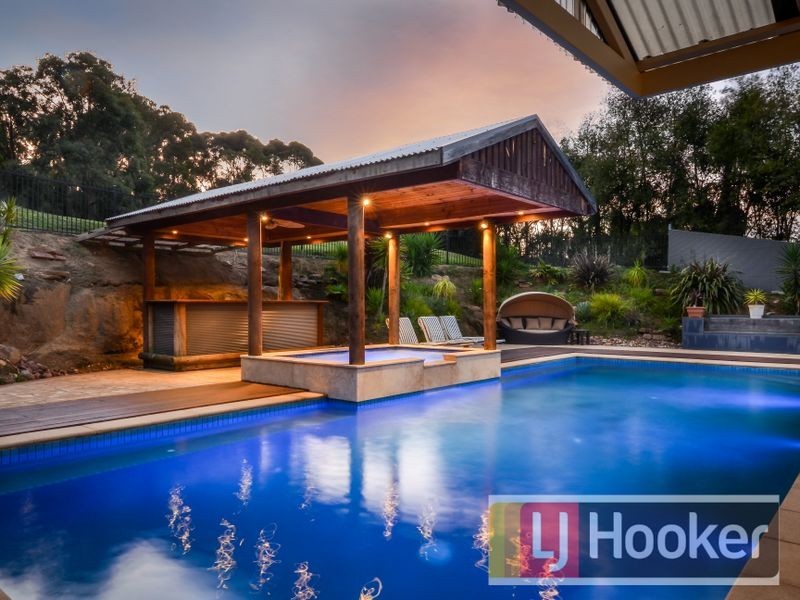 13-14 Waterford Close, Narre Warren North VIC 3804