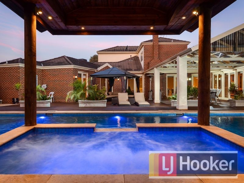 13-14 Waterford Close, Narre Warren North VIC 3804