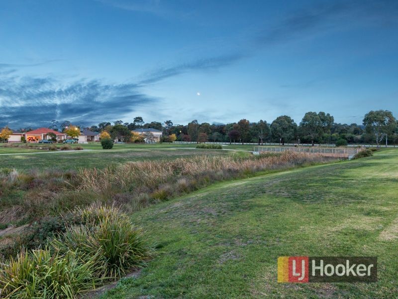 77 Sherwood Road, Narre Warren South VIC 3805