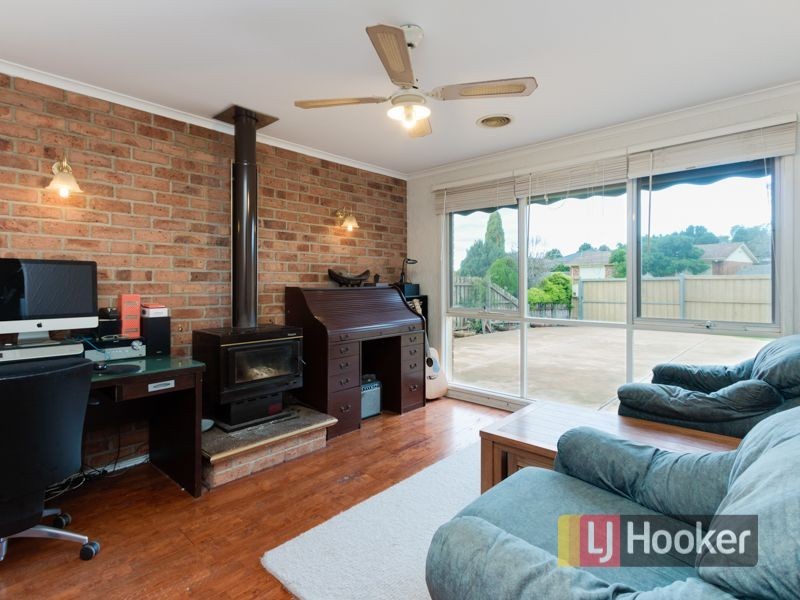 130 Oaktree Drive, Hampton Park VIC 3976