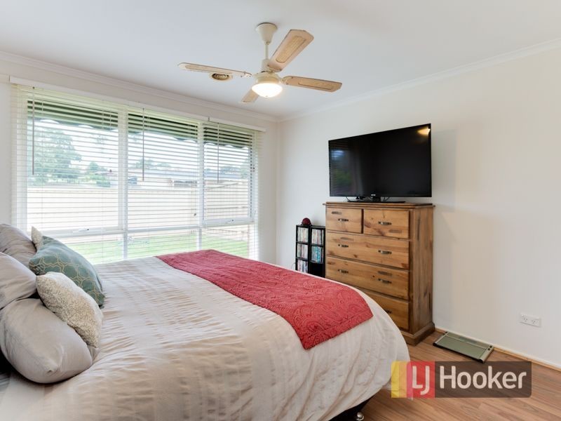 130 Oaktree Drive, Hampton Park VIC 3976