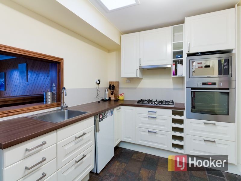 130 Oaktree Drive, Hampton Park VIC 3976