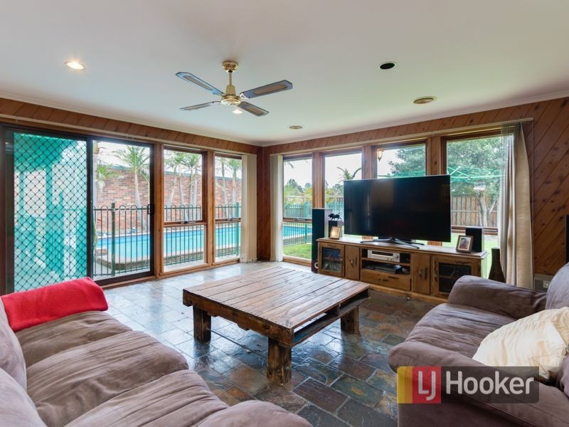 130 Oaktree Drive, Hampton Park VIC 3976