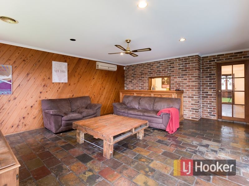 130 Oaktree Drive, Hampton Park VIC 3976